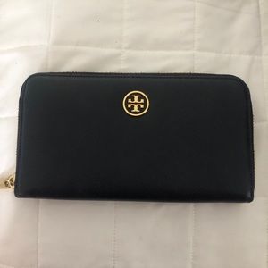 NWOT - TORY BURCH ZIP WALLET